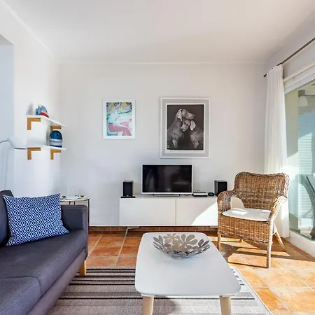 Lovely Beachfront Flat With Sunny Balcony Ref 40 Apartment