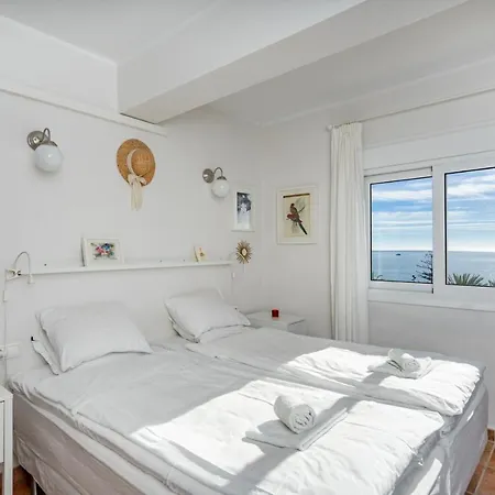 Lovely Beachfront Flat With Sunny Balcony Ref 40 Apartment