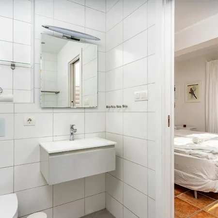 Lovely Beachfront Flat With Sunny Balcony Ref 40 Фуэнхирола