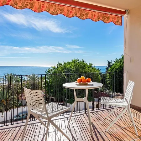 Апартаменты Lovely Beachfront Flat With Sunny Balcony Ref 40 Фуэнхирола