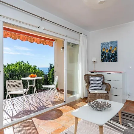 Lovely Beachfront Flat With Sunny Balcony Ref 40